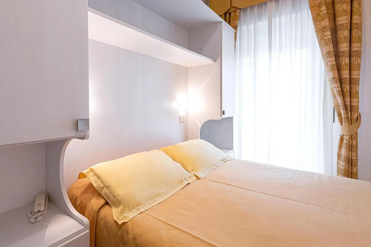 רימיני Hotel Corinna