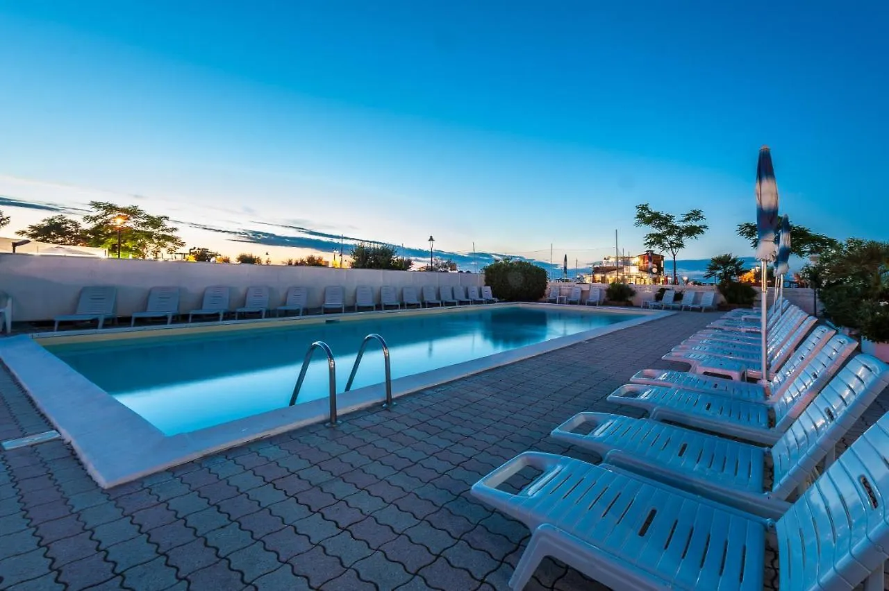רימיני Hotel Corinna