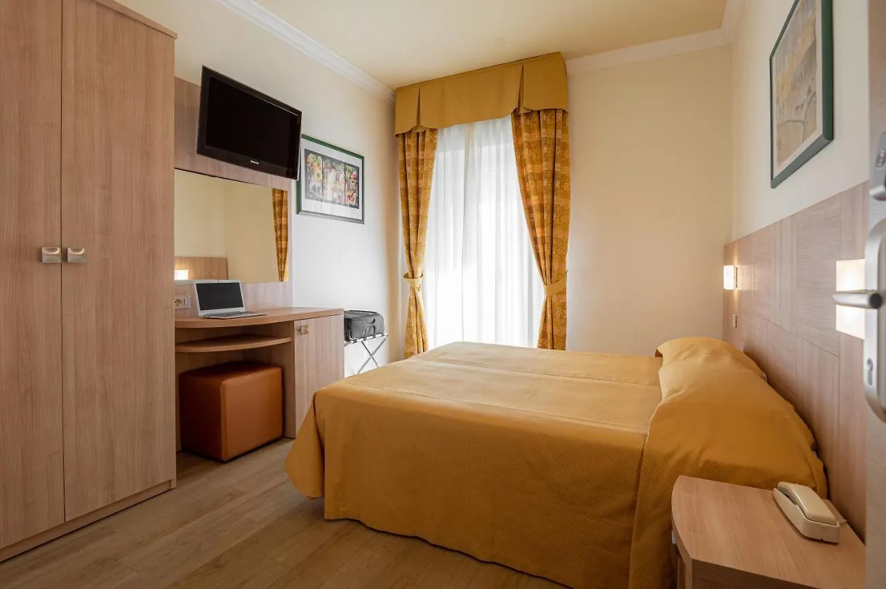 רימיני Hotel Corinna 3*,  איטליה