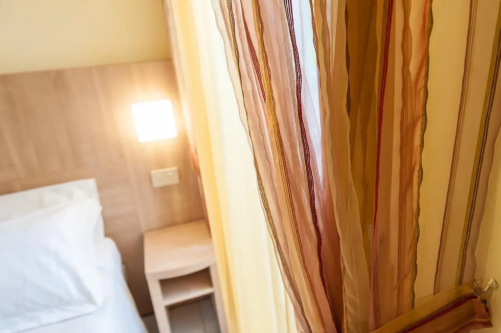 ***  רימיני Hotel Corinna איטליה