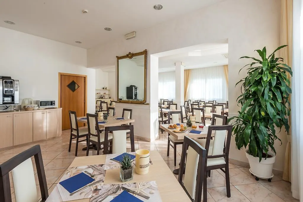 רימיני Hotel Corinna 3*,